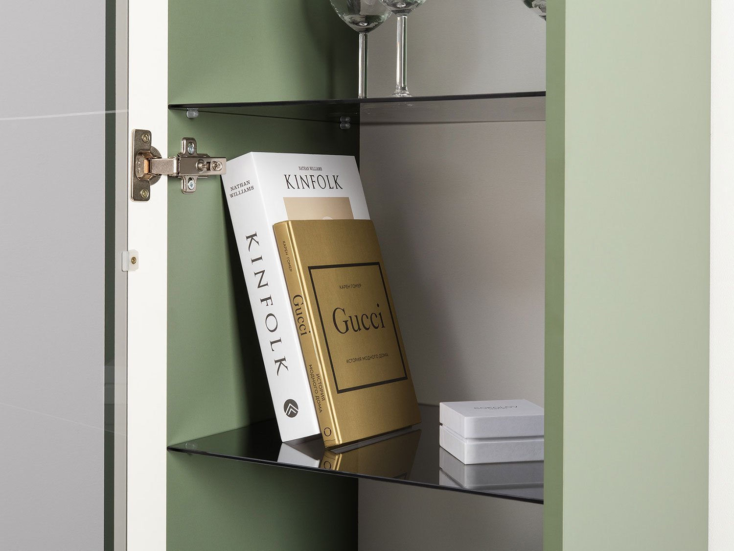 Шкаф-витрина Марион 16.397.01, Дымчатый зеленый / Олива шагрень купить в Москве