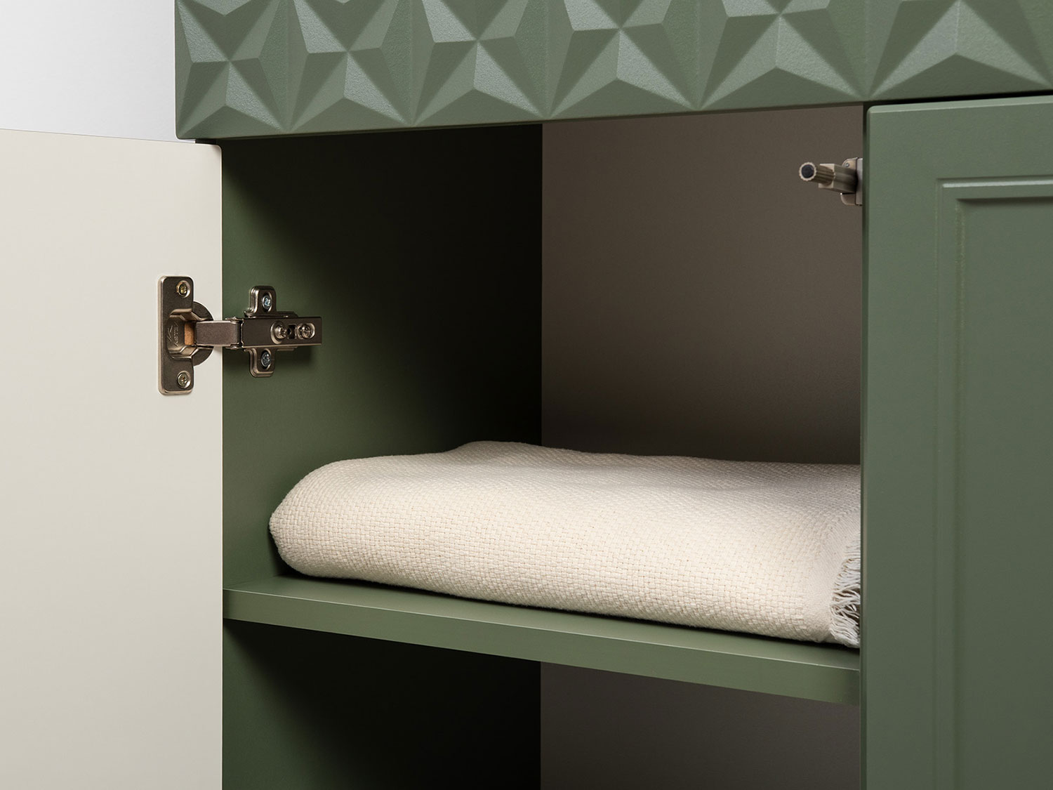 Шкаф-витрина Марион 16.397.02, Дымчатый зеленый / Олива шагрень купить в Москве