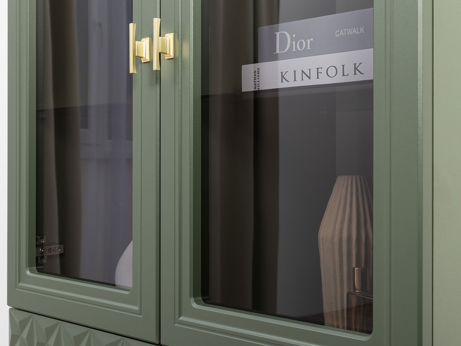 Шкаф-витрина Марион 16.397.02, Дымчатый зеленый / Олива шагрень купить в Москве