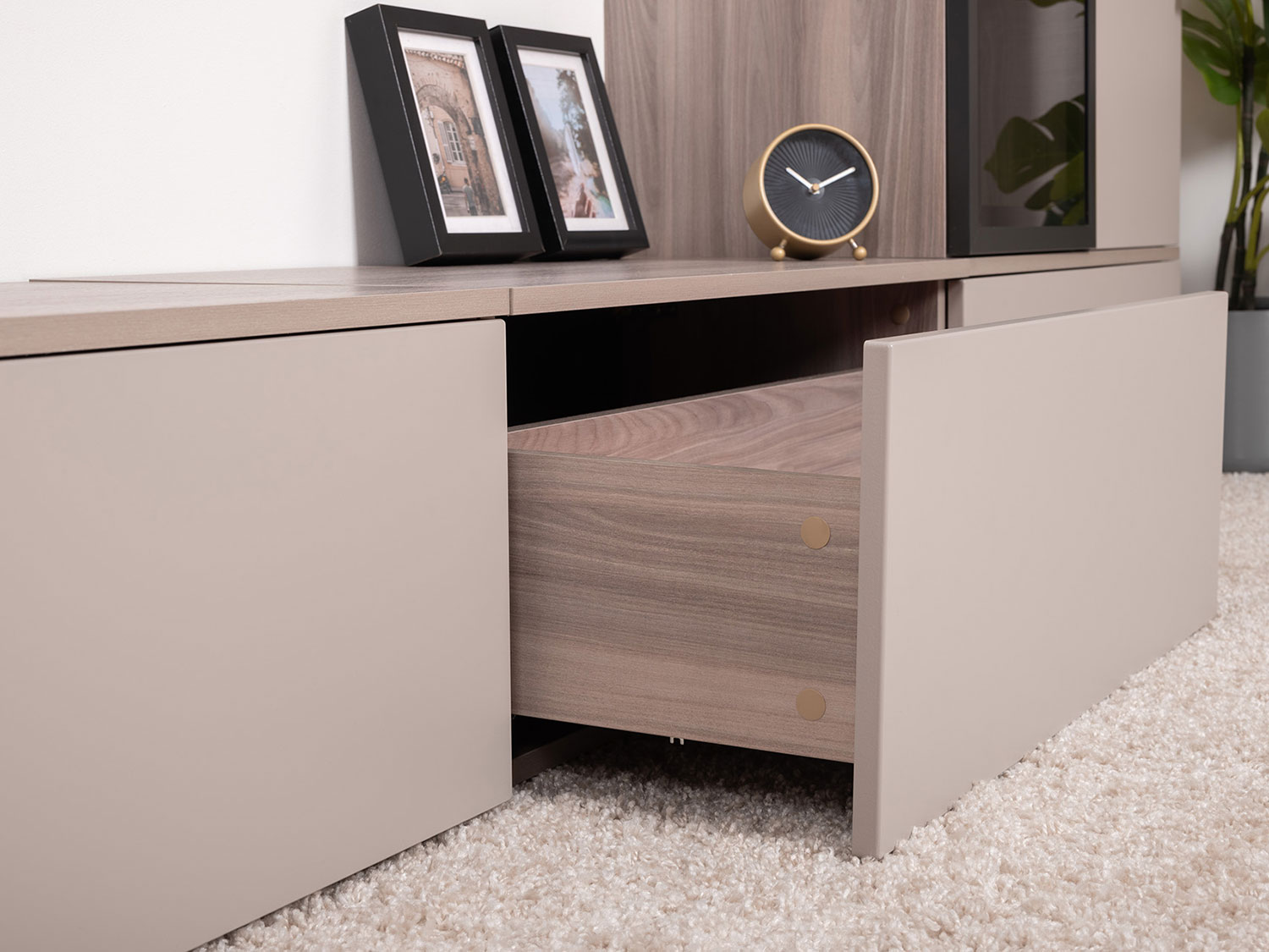 Тумба под ТВ Роквуд 16.54.01, Эмили Блаш + Крем купить в Москве