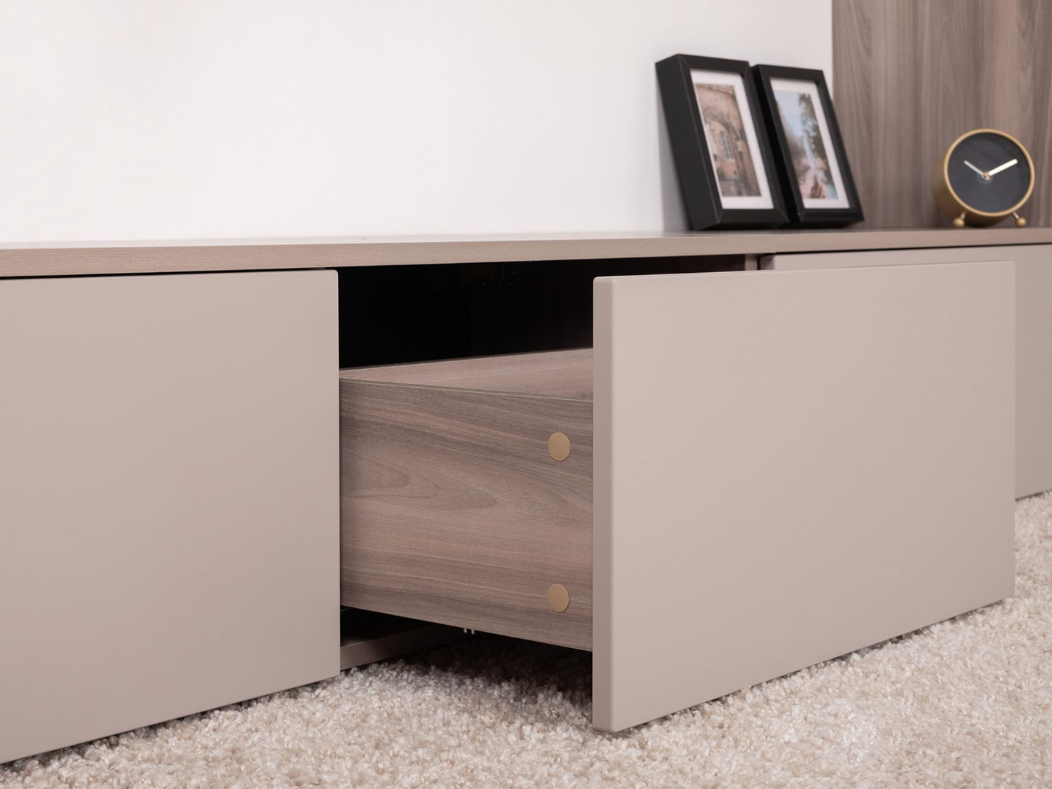 Тумба под ТВ Роквуд 16.54.02, Эмили Блаш + Крем купить в Москве