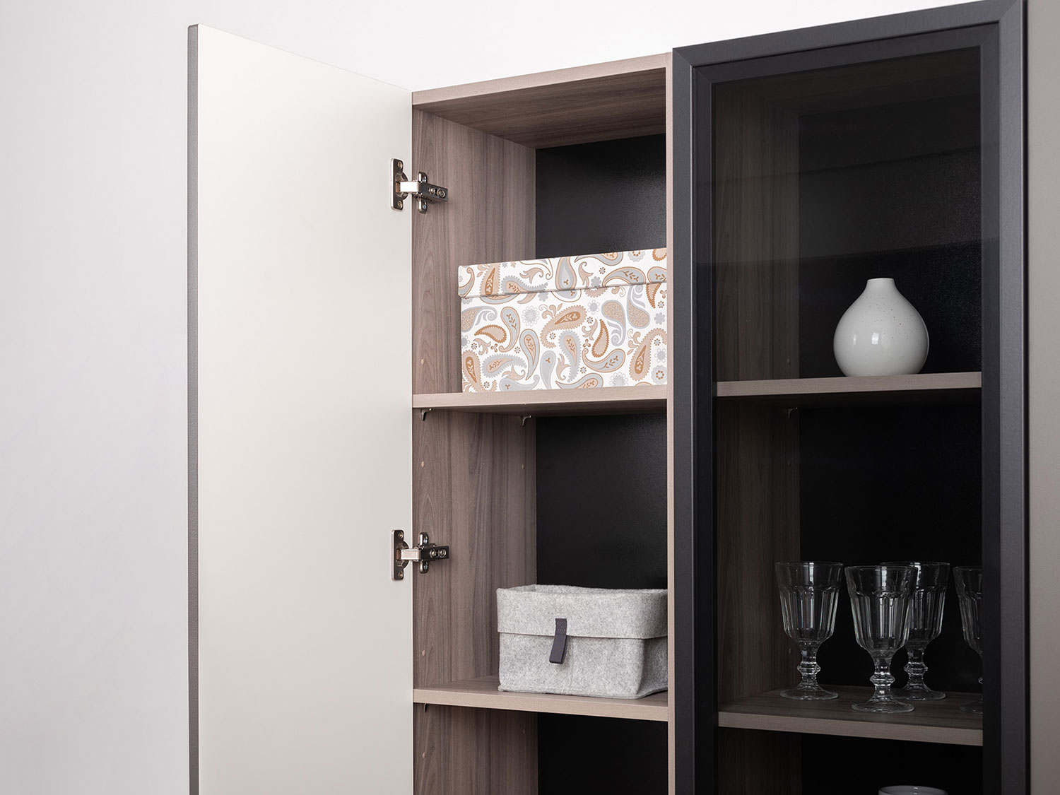 Шкаф-пенал Роквуд 16.322.03, Эмили Блаш + Графит мягкая шагрень купить в Москве