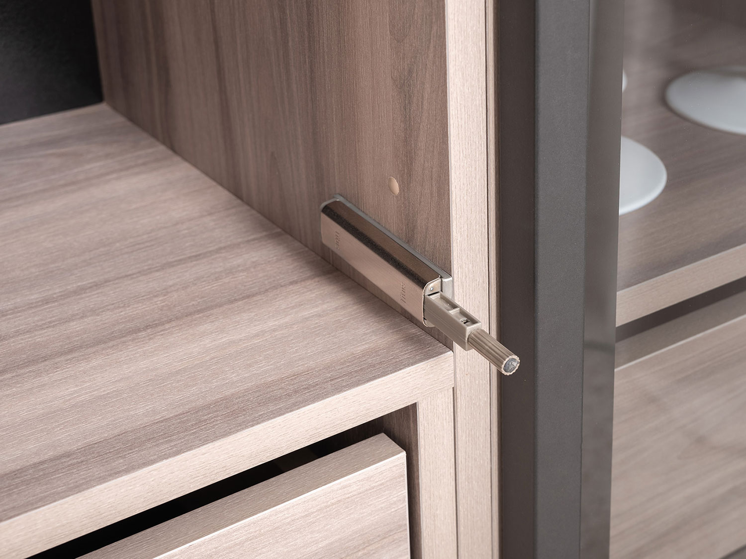 Шкаф-пенал Роквуд 16.322.03, Эмили Блаш + Графит мягкая шагрень купить в Москве