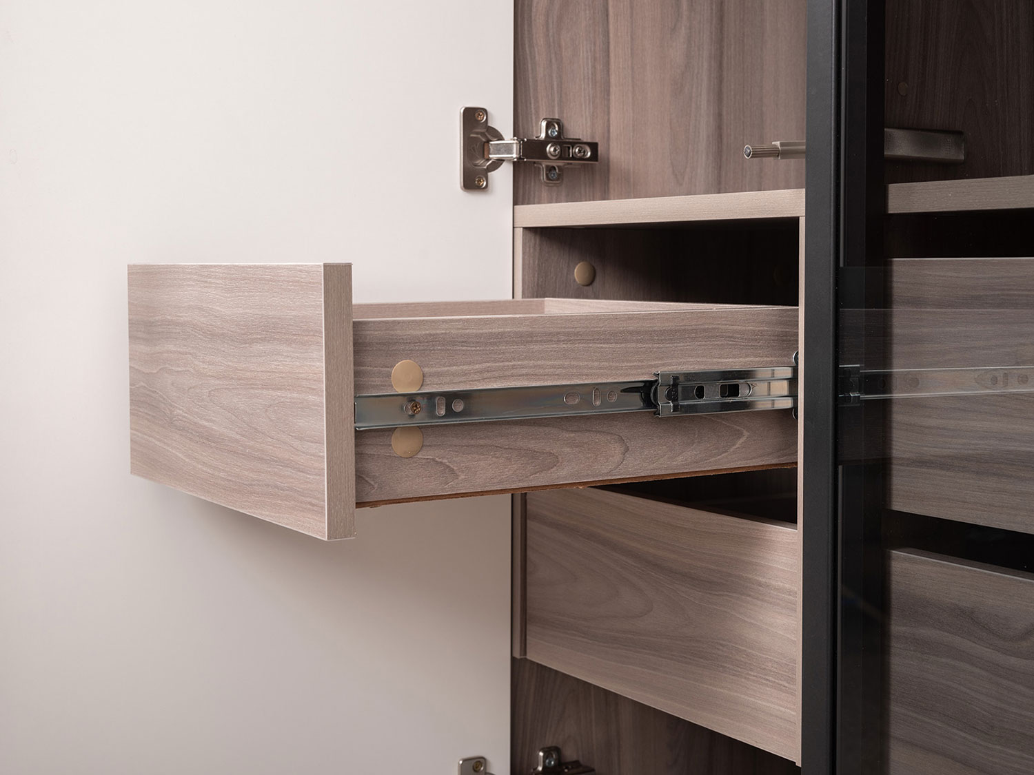 Шкаф-пенал Роквуд 16.322.03, Эмили Блаш + Графит мягкая шагрень купить в Москве